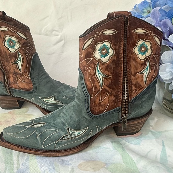 Embroidered Leather Cowboy Boots - Picture 3 of 6